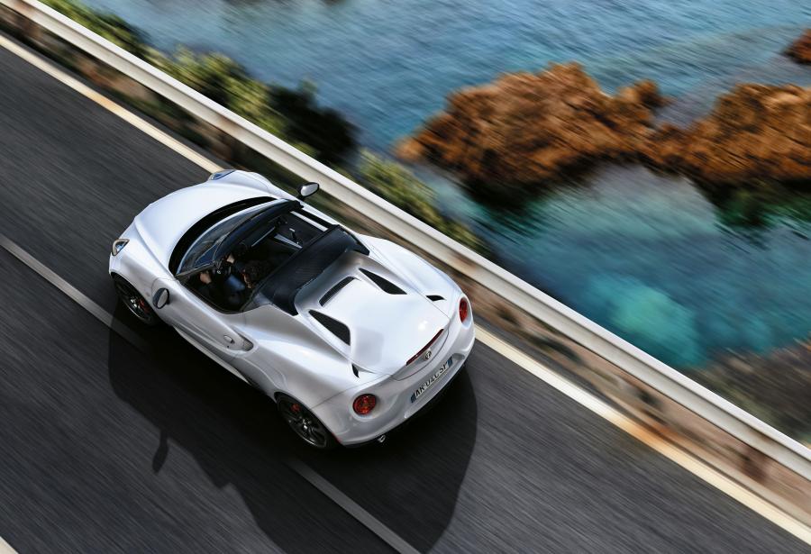  Alfa Romeo 4C Spider (960) 2015 года  (WW) (фото 25 из 59)